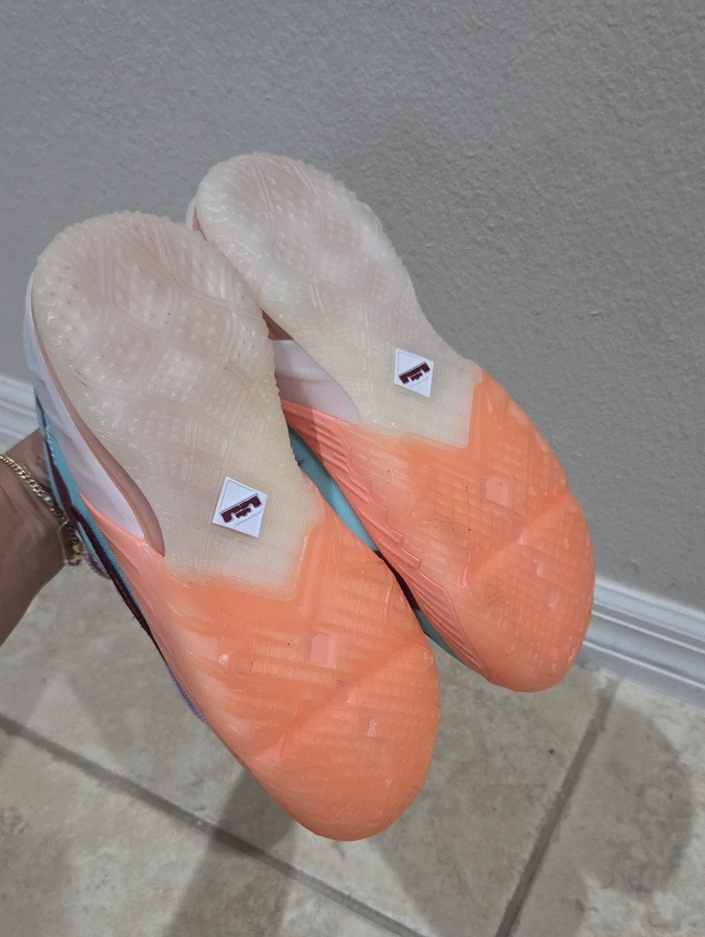 NIKE LeBron 18 Low x Mimi PlangeDaughters-Size:5Y